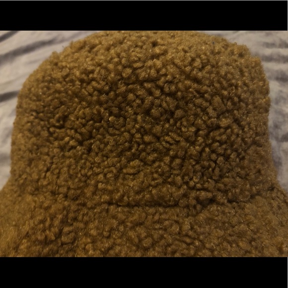 FUZZY TEDDY BROWN BUCKET HAT - Picture 2 of 5